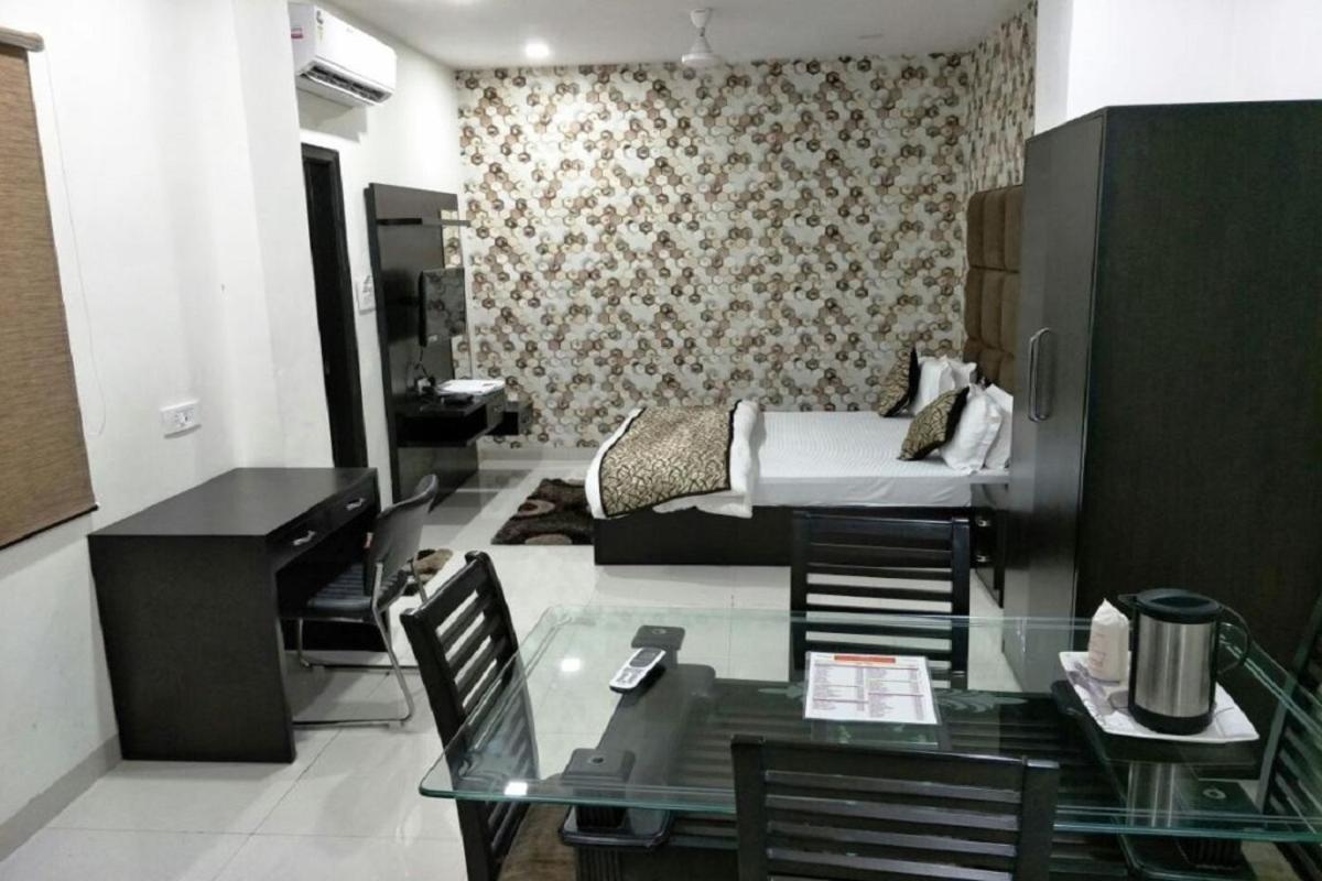 Hotel Mandakini Lush Kanpur Exterior foto
