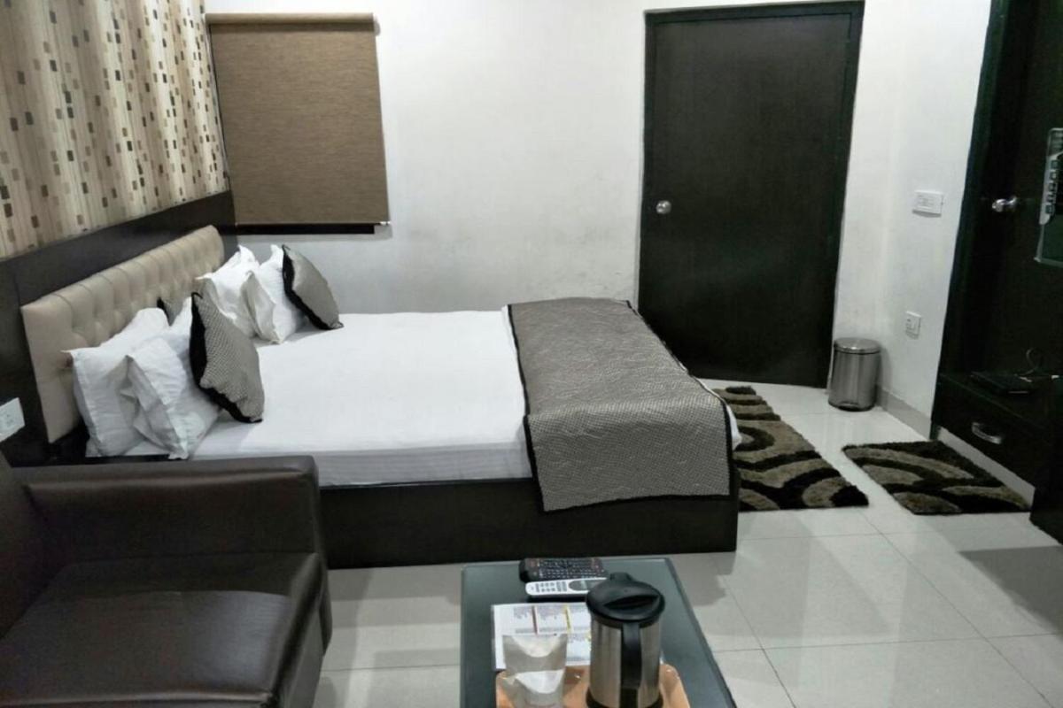 Hotel Mandakini Lush Kanpur Exterior foto
