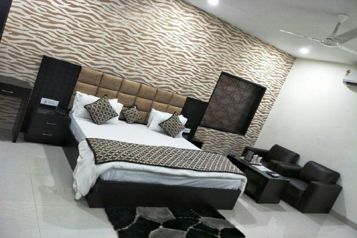 Hotel Mandakini Lush Kanpur Exterior foto