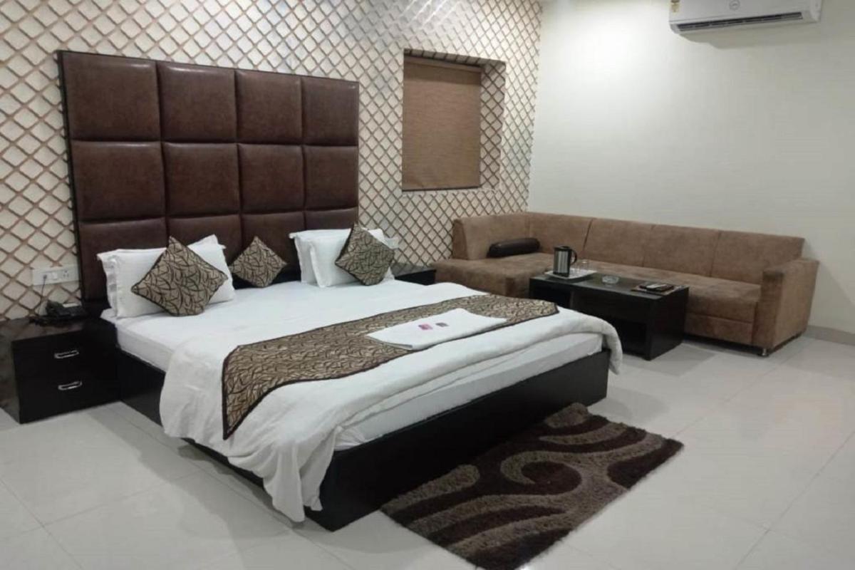 Hotel Mandakini Lush Kanpur Exterior foto