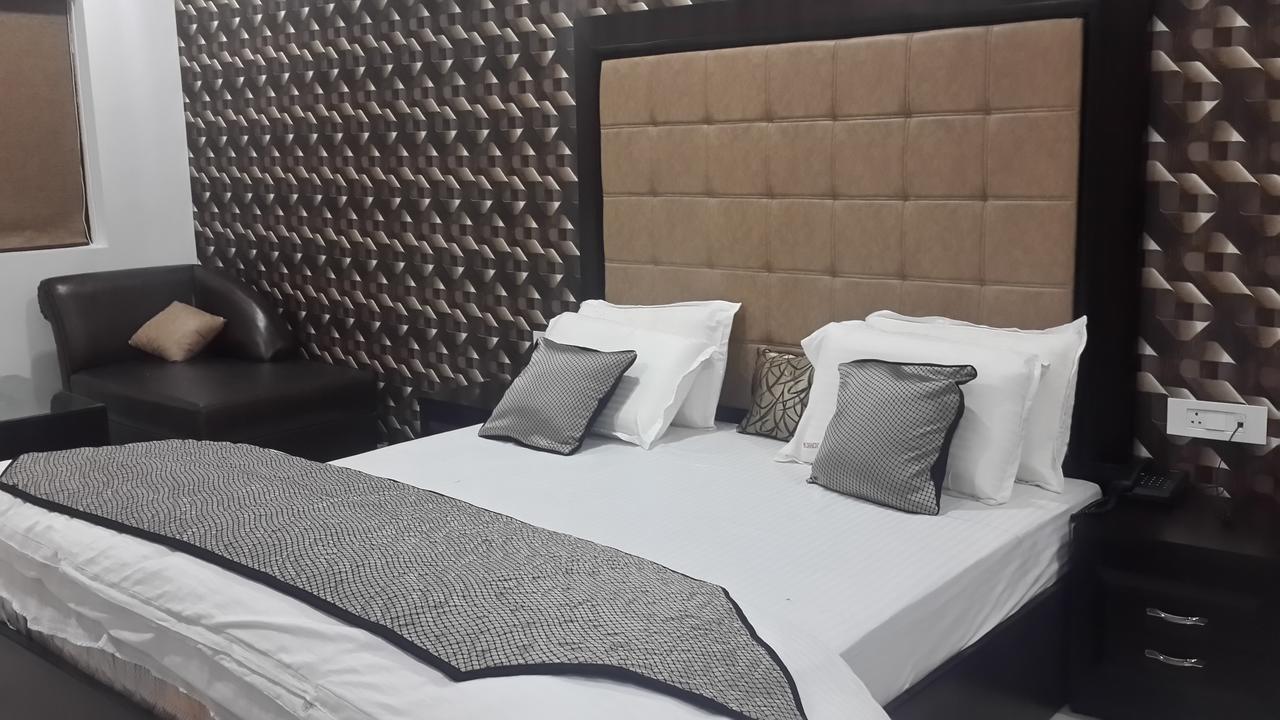 Hotel Mandakini Lush Kanpur Exterior foto