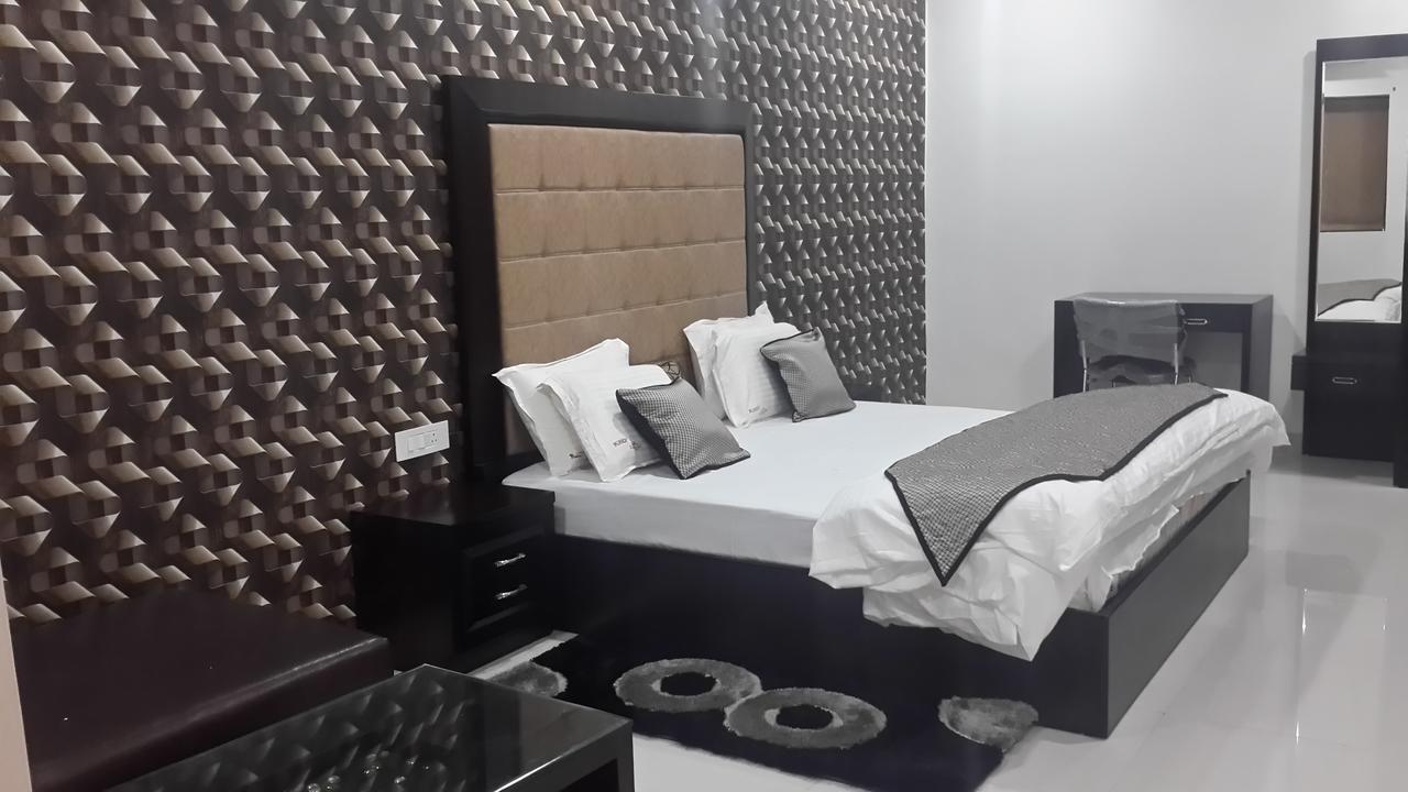 Hotel Mandakini Lush Kanpur Exterior foto