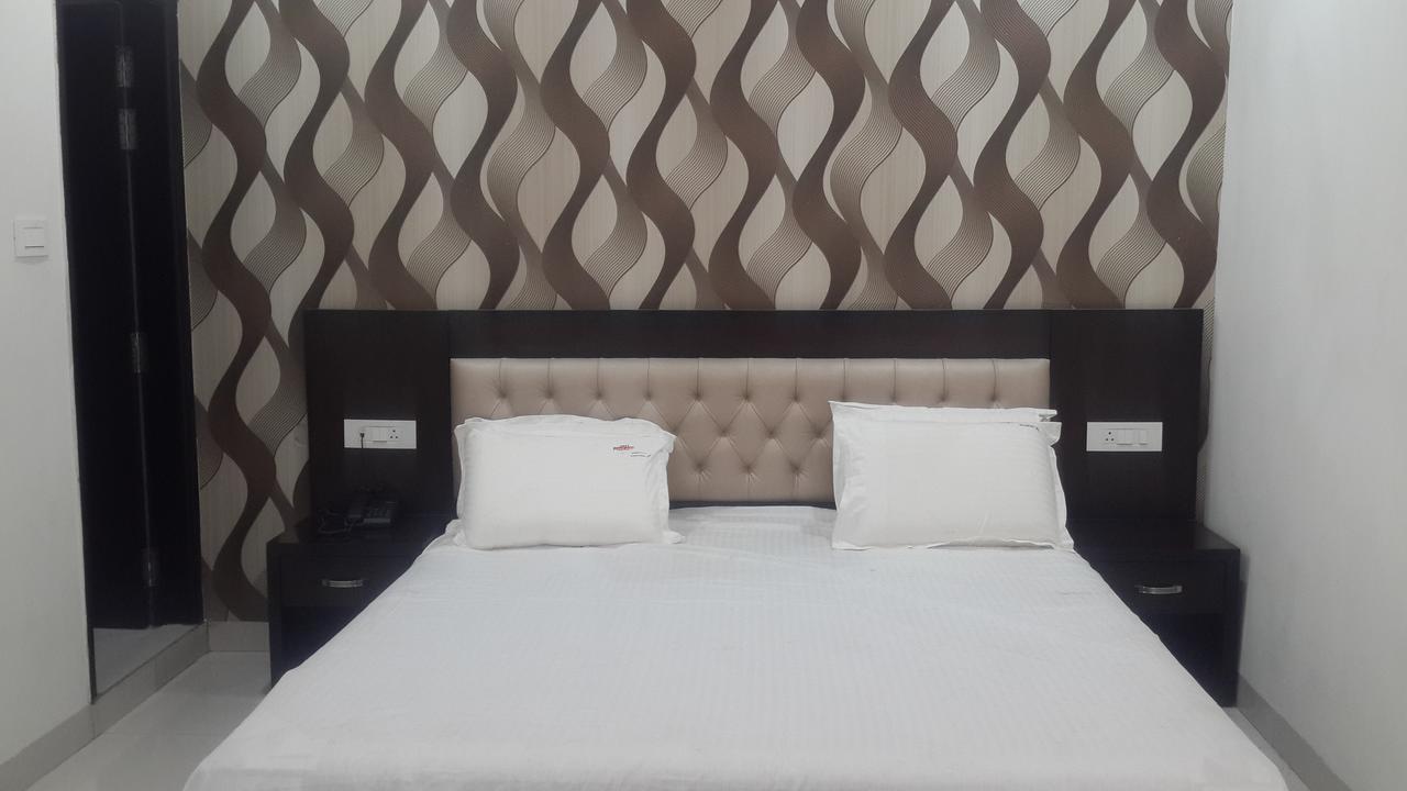 Hotel Mandakini Lush Kanpur Exterior foto