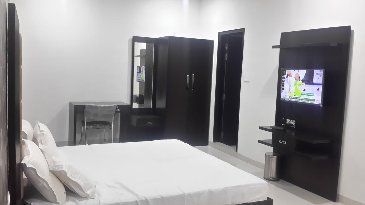 Hotel Mandakini Lush Kanpur Exterior foto